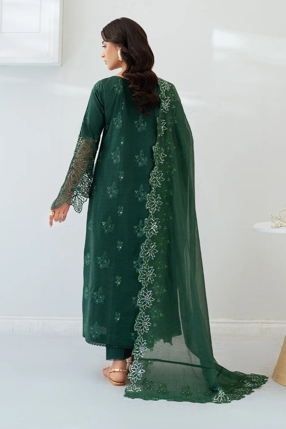 Mahnur Sera Unstitched Luxury Embroidered Lawn 3pc
